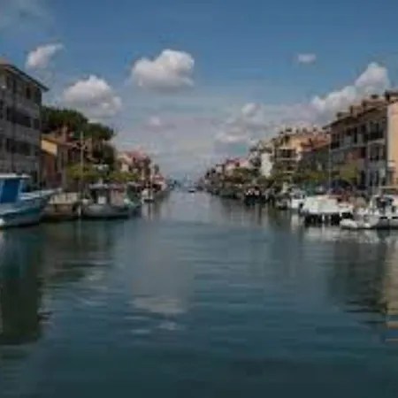 Modern Flat At Pineda Apartment *