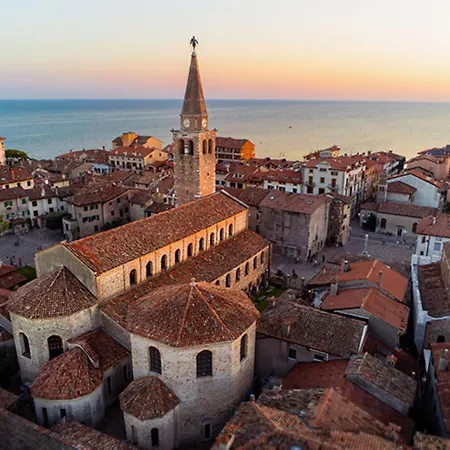 Modern Flat At Pineda Apartment