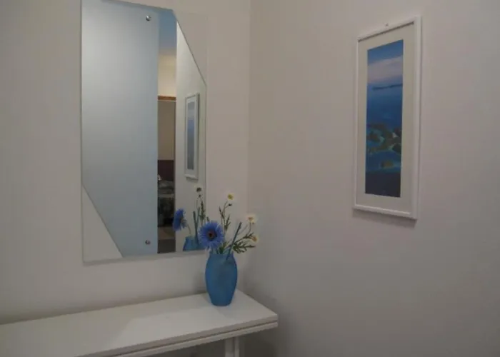 Modern Flat At Pineda Apartman