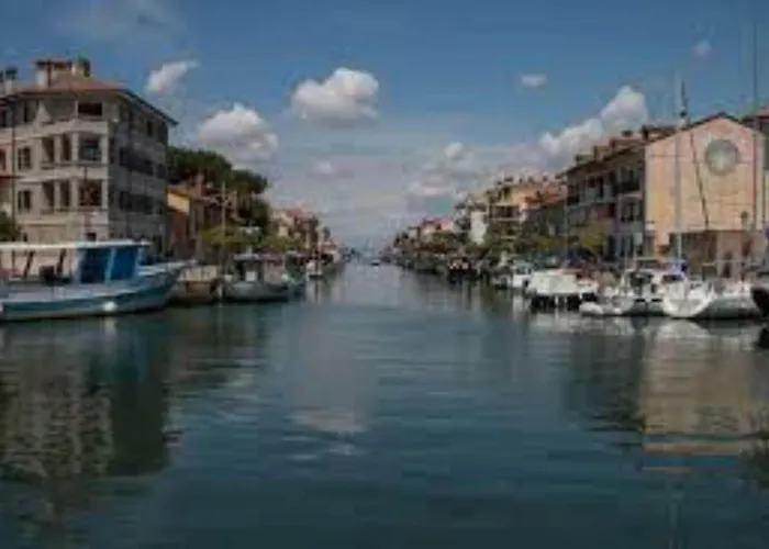 Modern Flat At Pineda Apartamento *